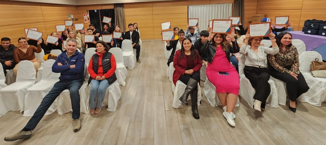 /vecinos-y-vecinas-se-graduan-en-cursos-de-capacitacion-de-caserones