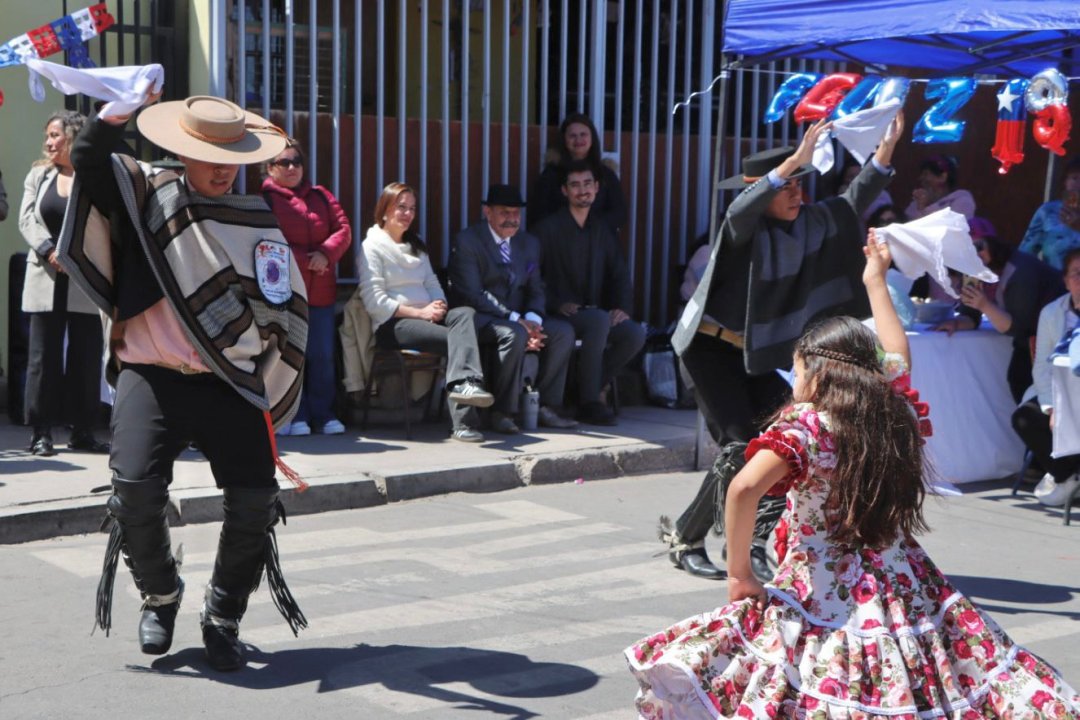 /con-cueca-y-empanadas-celebran-pasantia-de-consejos-vecinales-en-el-barrio