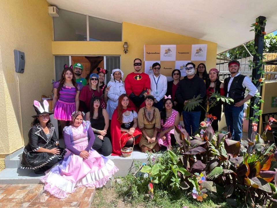 /familias-de-acogida-celebran-halloween-con-actividad-tematica-de-disney-en