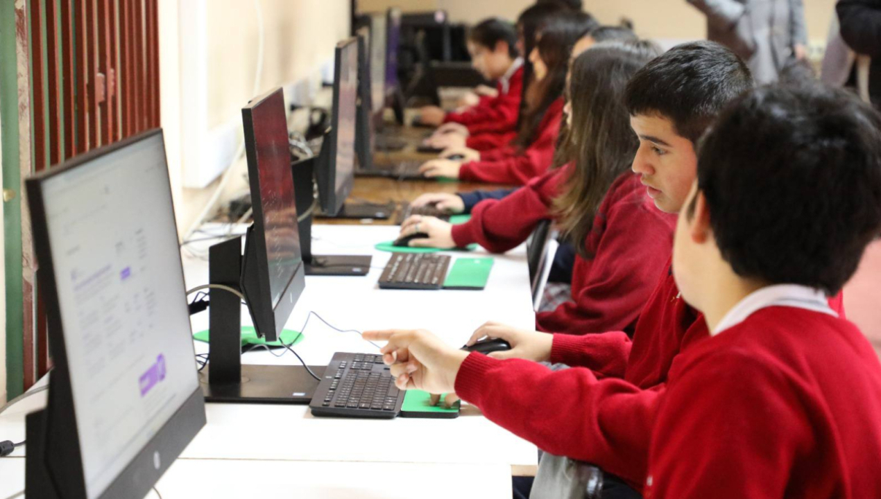 /escuela-de-tirua-inaugura-nuevos-equipos-de-computacion