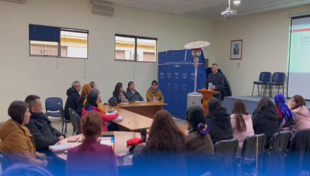 /referentes-de-la-red-de-salud-abordan-modelo-intercultural-a-traves-de-mesa