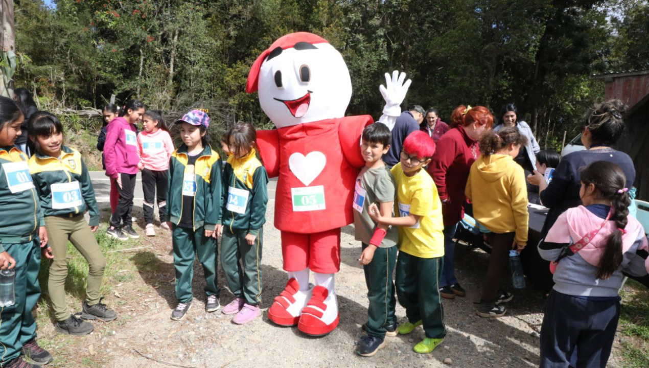 /corrida-familiar-en-tirua-congrega-a-mas-de-160-personas-y-promueve-habitos