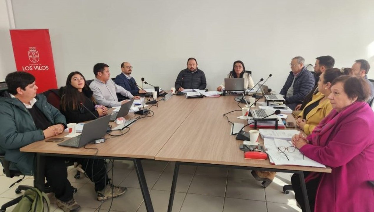 /aguas-del-valle-expone-en-concejo-municipal-de-los-vilos