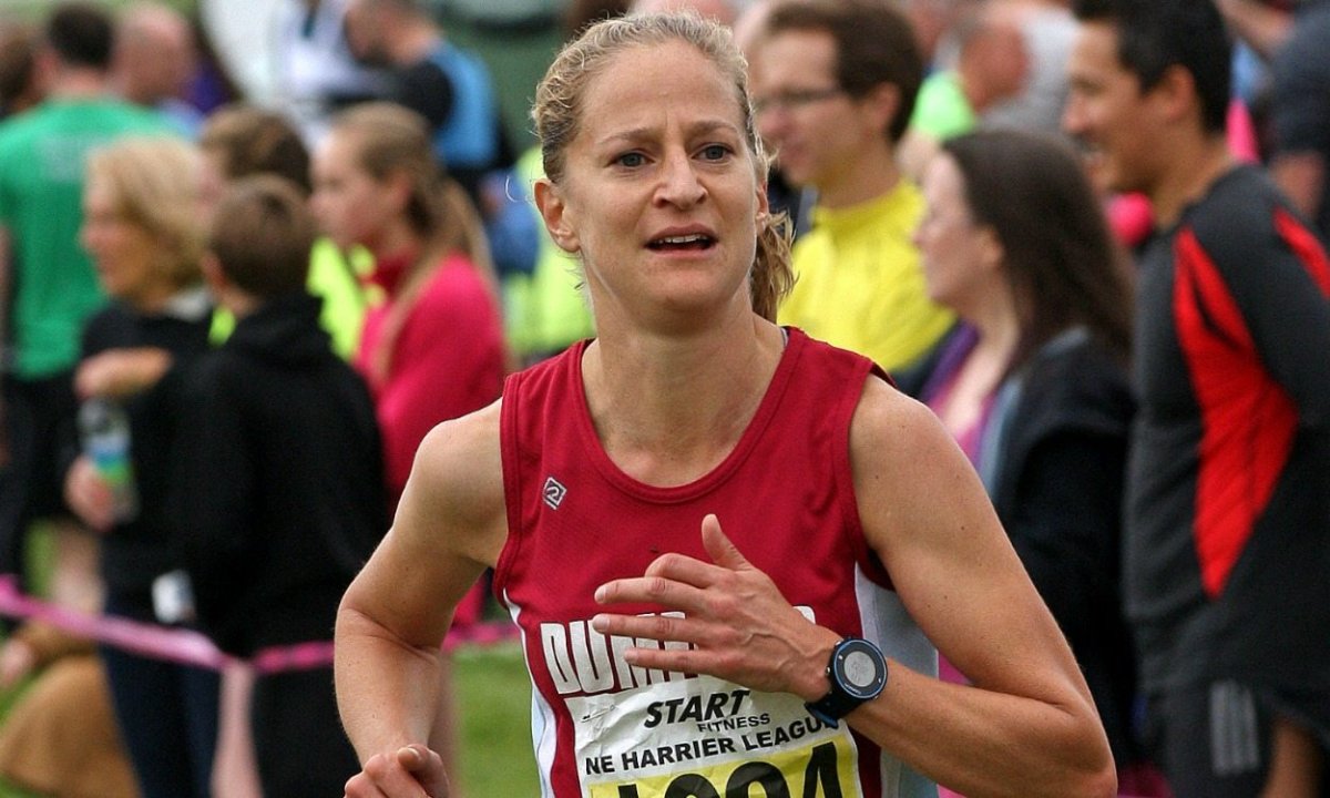 /inglaterra-famosa-corredora-utilizo-un-auto-para-completar-una-ultramaraton