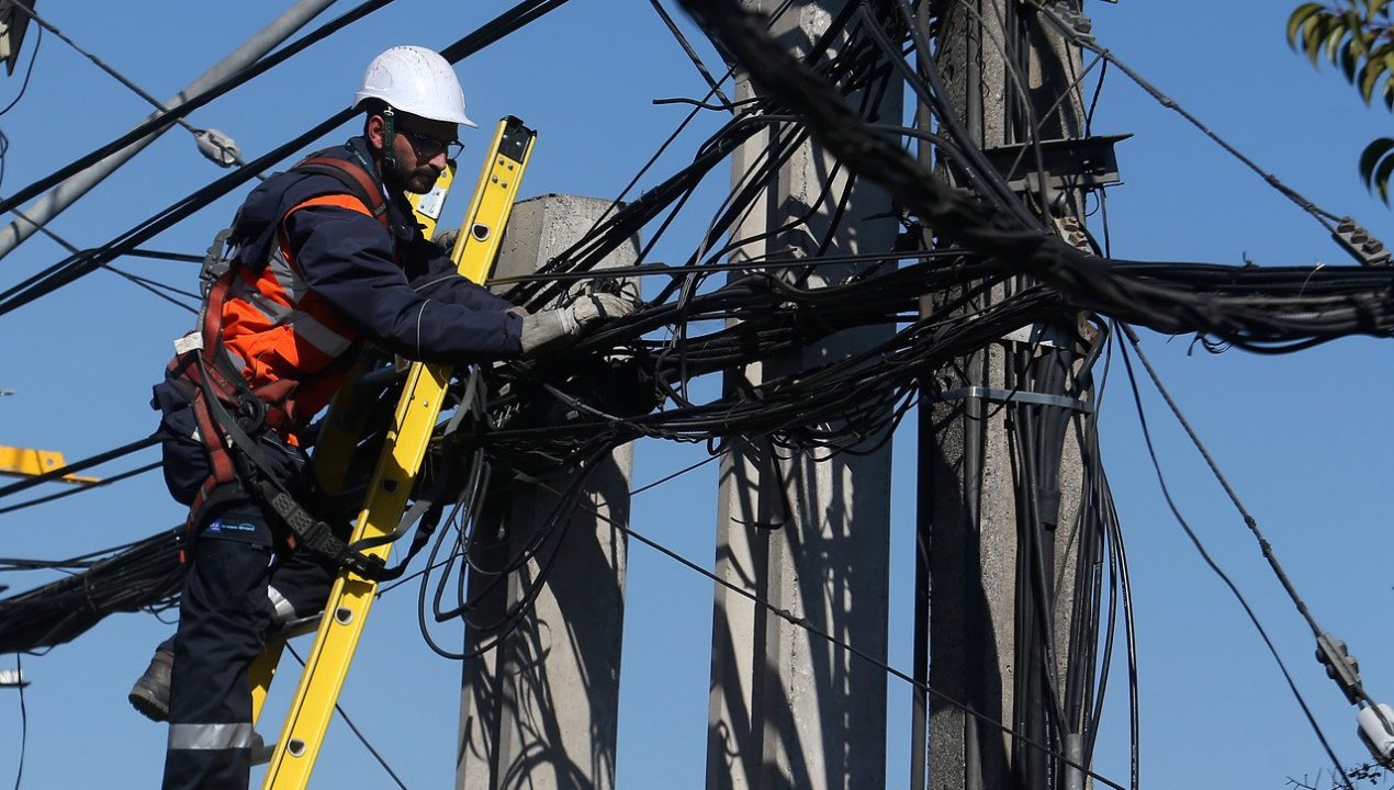 /regionales/region-de-los-lagos/osorno-alcalde-anuncia-que-municipio-prepara-ordenanza-para-retirar-cables