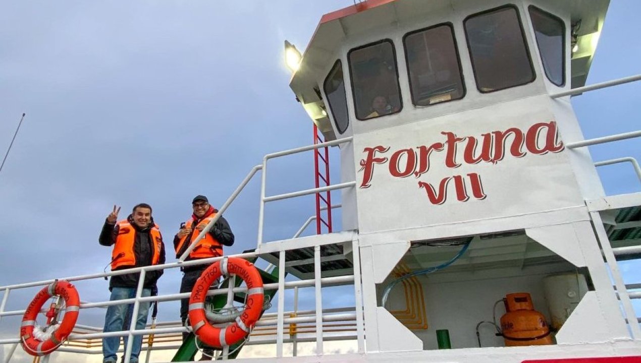 /regionales/region-de-los-lagos/fortuna-vii-ya-opera-barcaza-que-conecta-a-isla-tranqui-con-queilen