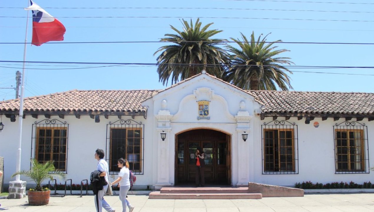 /regionales/region-de-valparaiso/funcionarios-municipales-de-casablanca-denuncian-despidos-masivos