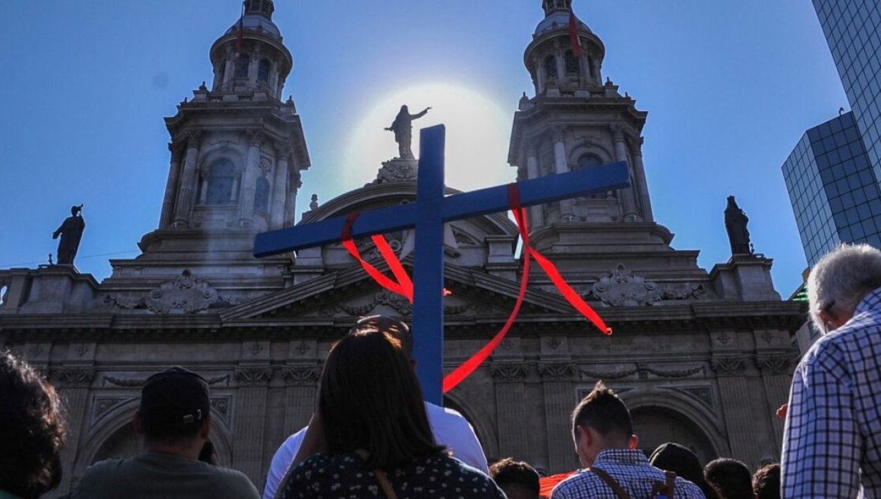 /actualidad/organismos-del-estado/ine/datos-del-censo-2024-arrojan-que-tres-de-cada-cuatro-chilenos-sigue-una