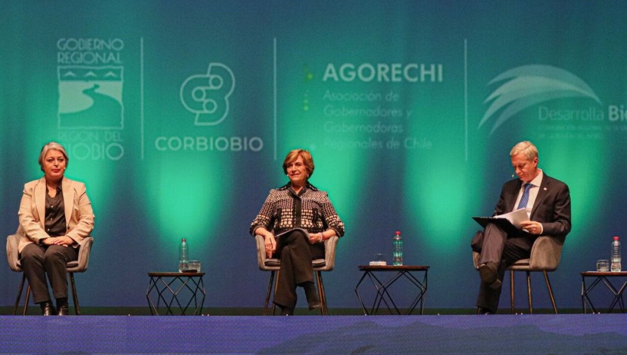 /actualidad/encuesta-udd-revela-que-1-de-cada-4-votantes-cambia-de-candidato-cada