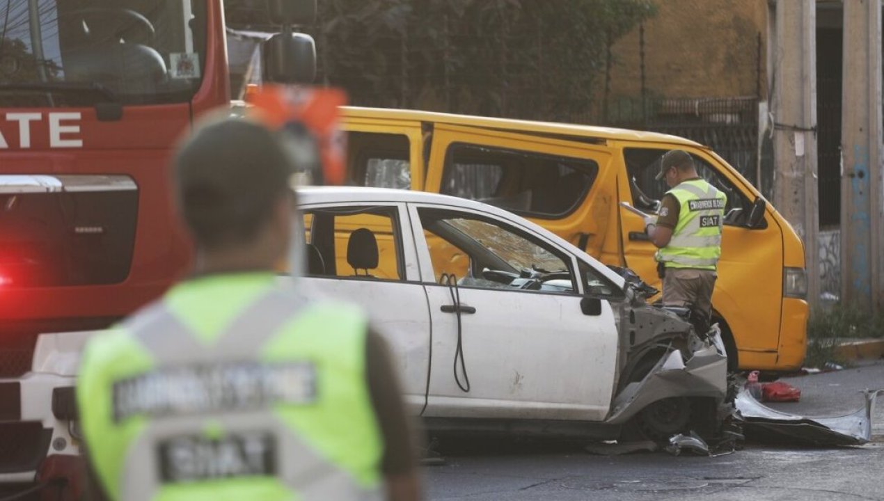 /actualidad/furgon-escolar-fue-impactado-por-auto-de-antisociales-que-escapaban-tras