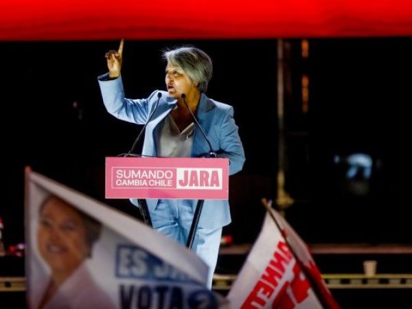 Jara cierra campaña destacando sus propuestas sociales en acto en Coquimbo