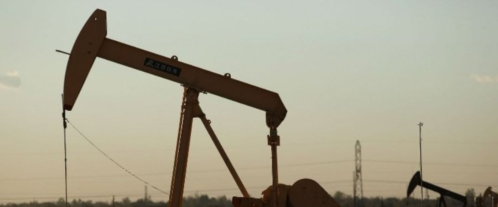 Escalada en Medio Oriente dispara el petróleo y golpea a los mercados mundiales