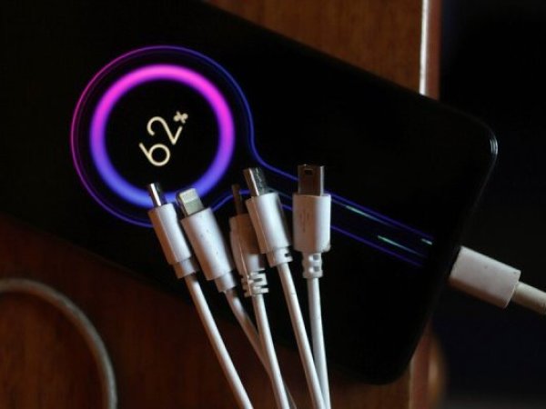 El Sernac emitió una alerta de seguridad por un lote de cargadores de celulares