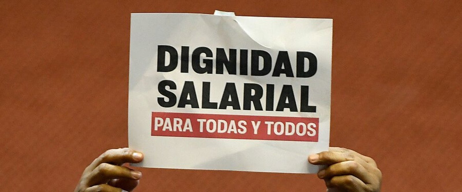 Diputados aprueban aumento del ingreso mínimo y asignaciones familiares