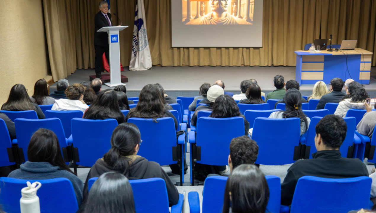 /presidente-de-la-academia-chilena-de-ciencias-dicto-clase-magistral-en-la