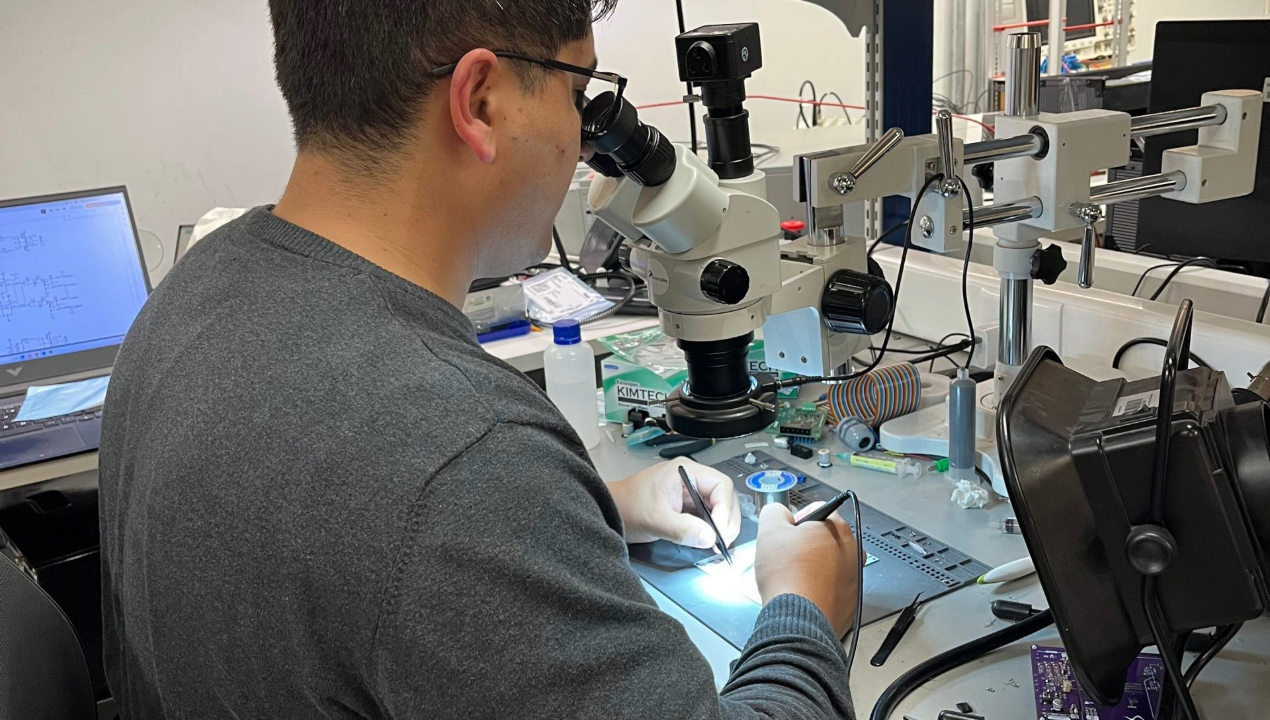 /investigador-del-cdea-ua-fortalece-capacidades-en-electronica-de-potencia